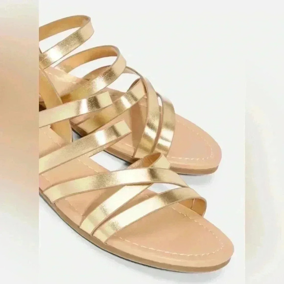 💜 2/25 JustFab Metallic Gold Sandals - Picture 1 of 3